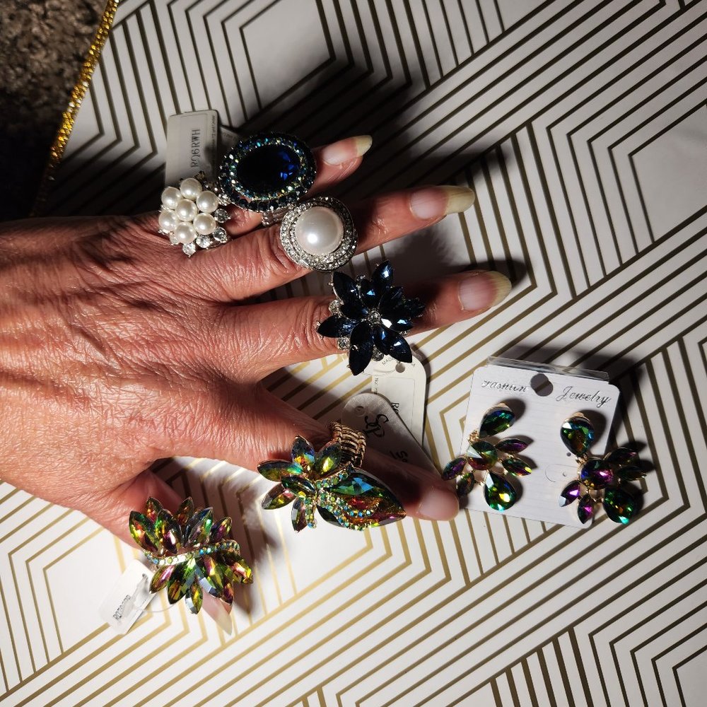 Fashion Ladies Stretch Bling Rings w/Free Pierced Earrings